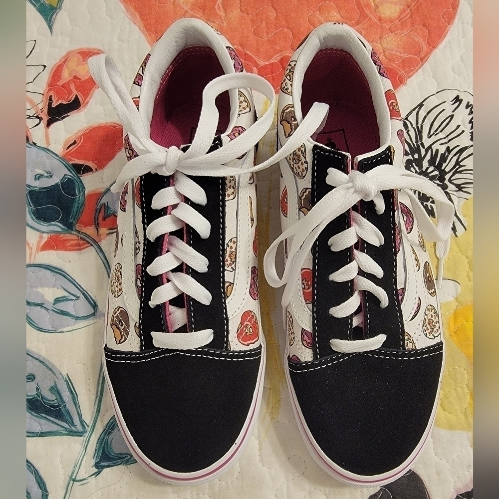 NWT Vans Girls Old Skool Sneakers